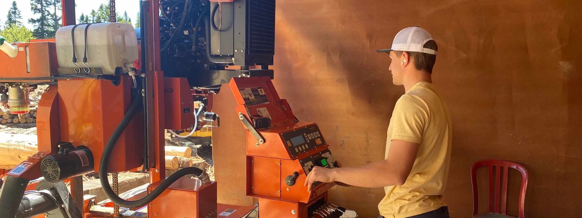 Giovane Imprenditore Avvia una Segheria in Canada