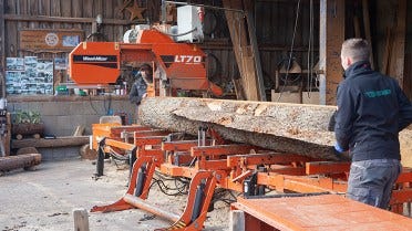 Un’ azienda agricola tedesca diversifica il suo business e aumenta i ricavi con la segatronchi Wood-Mizer LT70